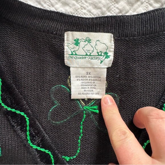 Vintage Black Knit Cardigan Green Shamrock Clover Embroidery St Patrick’s Day - Picture 2 of 5